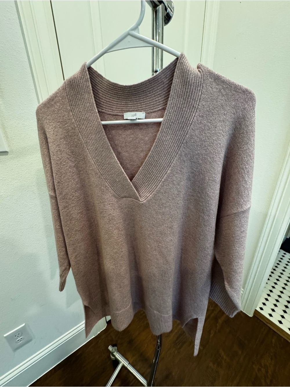 J. Jill V-Neck Sweater in Mauve-Taupe